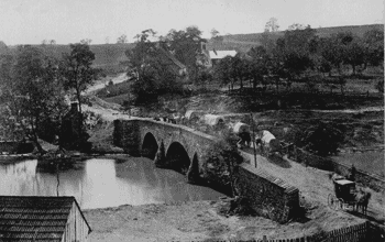 Soldiers and wagons crossing the Antietam bridge, 1862
