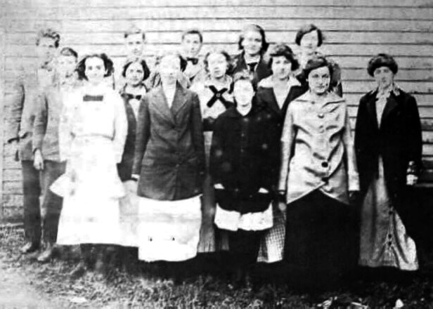 Spring Creek School photograph of 9th and 10th graders taken about 1915